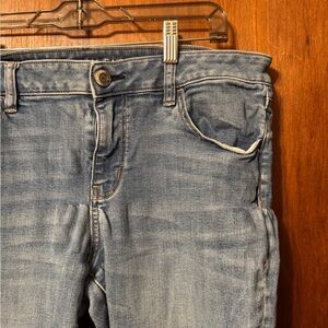 Women’s American Eagle Outfitters Plus Size Light Blue Jeans - Size 14 Short